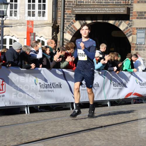06.10.2024 - 19. swb-Marathon Bremen Strokosch-Dieckow http://msf.ph/oto/7371352 06.10.2024 10:42:19 Ziel 7363, 7496, 7523, 7605, 8060, 8209, 8226, 8654, 8785, 8796, 8813, 9124 meine-sportfotos.de
