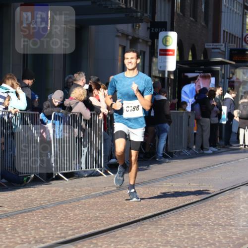 06.10.2024 - 19. swb-Marathon Bremen Strokosch-Dieckow http://msf.ph/oto/7371361 06.10.2024 10:38:11 Laufen 8198, 8781, 8792, 8956 meine-sportfotos.de