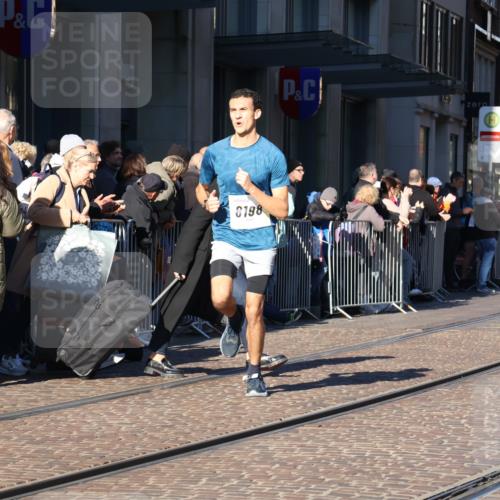 06.10.2024 - 19. swb-Marathon Bremen Strokosch-Dieckow http://msf.ph/oto/7371378 06.10.2024 10:38:12 Laufen 8198, 8781, 8792, 8956, 9122 meine-sportfotos.de