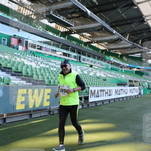 06.10.2024 - 19. swb-Marathon Bremen Yannick Fuchs http://msf.ph/oto/7371381 06.10.2024 10:42:48 Laufen im Stadion 7069, 7096, 7097, 7174, 7271, 7422, 7426, 7497, 7795, 7859, 8087, 8243, 8262, 8280, 8281, 8284, 8299, 8307, 8484, 8487, 8882, 8886, 8887, 8942, 8963, 8976, 9998 meine-sportfotos.de