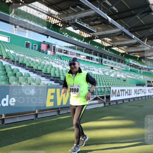 06.10.2024 - 19. swb-Marathon Bremen Yannick Fuchs http://msf.ph/oto/7371401 06.10.2024 10:42:49 Laufen im Stadion 7069, 7096, 7097, 7174, 7271, 7422, 7426, 7497, 7704, 7795, 7822, 7859, 8087, 8243, 8262, 8280, 8281, 8284, 8299, 8307, 8484, 8487, 8882, 8886, 8887, 8942, 8963, 8976, 9998 meine-sportfotos.de
