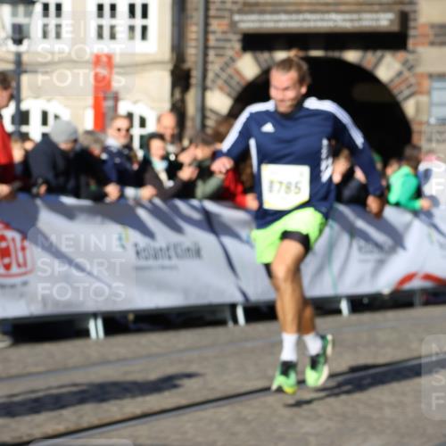 06.10.2024 - 19. swb-Marathon Bremen Strokosch-Dieckow http://msf.ph/oto/7371427 06.10.2024 10:42:20 Ziel 7363, 7496, 7523, 8060, 8209, 8226, 8654, 8785, 8796, 8813, 9124 meine-sportfotos.de
