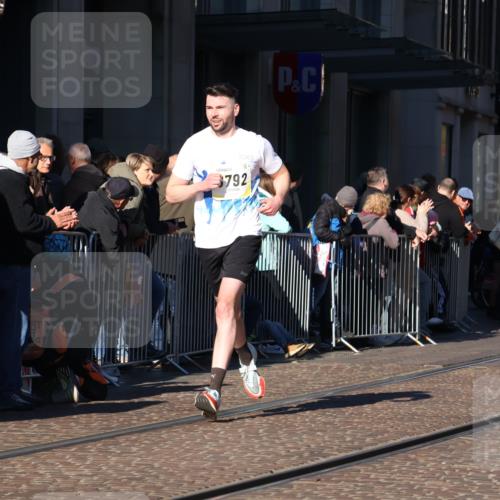 06.10.2024 - 19. swb-Marathon Bremen Strokosch-Dieckow http://msf.ph/oto/7371429 06.10.2024 10:38:20 Laufen 8781, 8792, 8956, 9122 meine-sportfotos.de