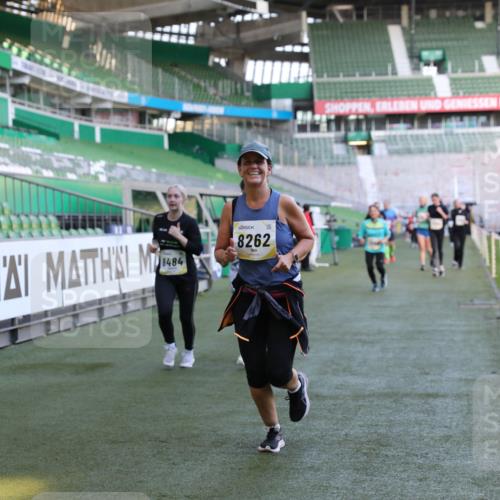 06.10.2024 - 19. swb-Marathon Bremen Yannick Fuchs http://msf.ph/oto/7371459 06.10.2024 10:42:54 Laufen im Stadion 7069, 7174, 7271, 7368, 7422, 7704, 7795, 7822, 7859, 8243, 8262, 8280, 8281, 8284, 8484, 8487, 8851, 8963, 9998 meine-sportfotos.de