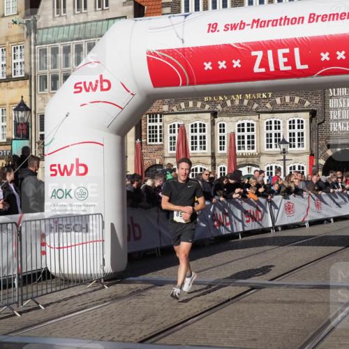 06.10.2024 - 19. swb-Marathon Bremen Luisa Fischer http://msf.ph/oto/7371473 06.10.2024 10:34:43 Ziel 8531, 8655 meine-sportfotos.de