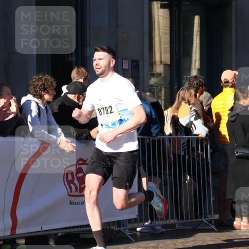 06.10.2024 - 19. swb-Marathon Bremen Strokosch-Dieckow http://msf.ph/oto/7371484 06.10.2024 10:38:22 Laufen 7655, 8781, 8792, 8956, 9122 meine-sportfotos.de