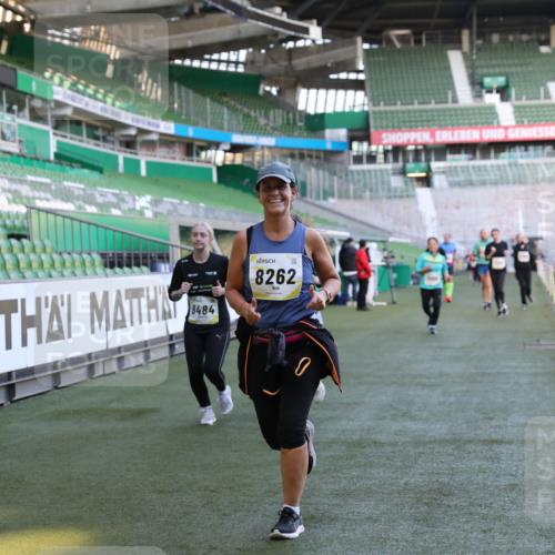06.10.2024 - 19. swb-Marathon Bremen Yannick Fuchs http://msf.ph/oto/7371499 06.10.2024 10:42:54 Laufen im Stadion 7069, 7174, 7271, 7368, 7422, 7704, 7795, 7822, 7859, 8243, 8262, 8280, 8281, 8284, 8484, 8487, 8851, 8963, 9998 meine-sportfotos.de
