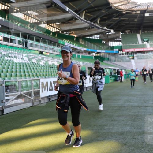 06.10.2024 - 19. swb-Marathon Bremen Yannick Fuchs http://msf.ph/oto/7371628 06.10.2024 10:42:55 Laufen im Stadion 7069, 7174, 7271, 7368, 7422, 7704, 7822, 7859, 8243, 8262, 8280, 8281, 8284, 8484, 8487, 8851, 8963, 9998 meine-sportfotos.de