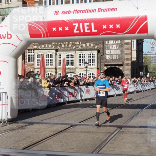 06.10.2024 - 19. swb-Marathon Bremen Luisa Fischer http://msf.ph/oto/7371653 06.10.2024 10:34:52 Ziel 8442, 8681 meine-sportfotos.de