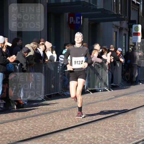 06.10.2024 - 19. swb-Marathon Bremen Strokosch-Dieckow http://msf.ph/oto/7371735 06.10.2024 10:38:48 Laufen 7105, 7157, 7655, 7993, 8275, 8466, 9033, 9122 meine-sportfotos.de