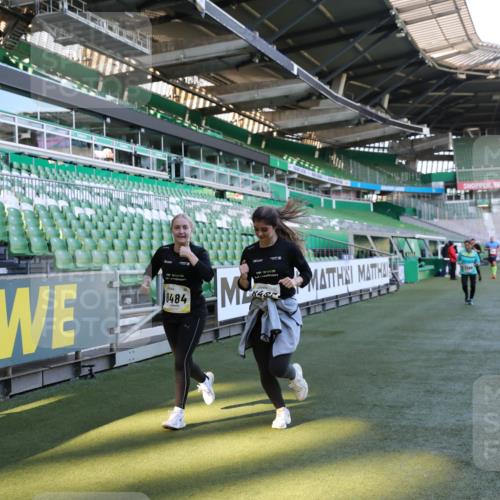 06.10.2024 - 19. swb-Marathon Bremen Yannick Fuchs http://msf.ph/oto/7371763 06.10.2024 10:42:57 Laufen im Stadion 7069, 7174, 7271, 7368, 7422, 7704, 7822, 7859, 8243, 8262, 8280, 8281, 8284, 8484, 8487, 8851, 8963, 9998 meine-sportfotos.de