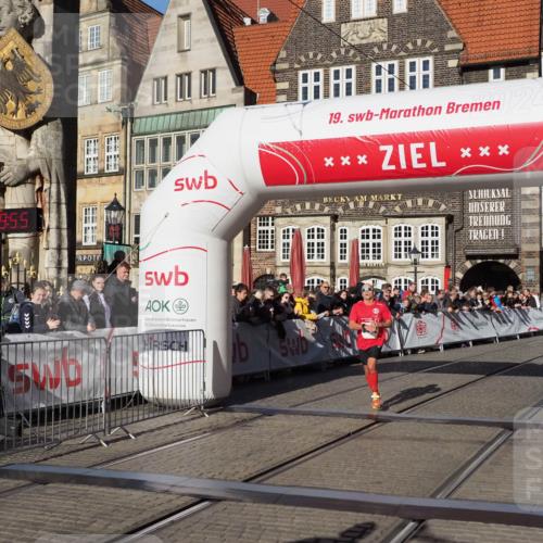 06.10.2024 - 19. swb-Marathon Bremen Luisa Fischer http://msf.ph/oto/7371839 06.10.2024 10:34:55 Ziel 8442, 8681 meine-sportfotos.de