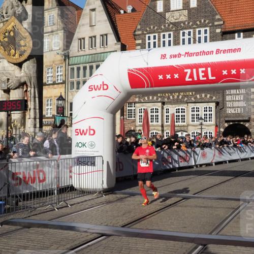 06.10.2024 - 19. swb-Marathon Bremen Luisa Fischer http://msf.ph/oto/7371879 06.10.2024 10:34:55 Ziel 8442, 8681 meine-sportfotos.de
