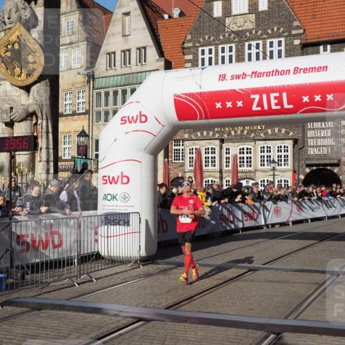 06.10.2024 - 19. swb-Marathon Bremen Luisa Fischer http://msf.ph/oto/7371895 06.10.2024 10:34:55 Ziel 8442, 8681 meine-sportfotos.de