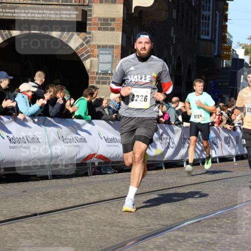 06.10.2024 - 19. swb-Marathon Bremen Strokosch-Dieckow http://msf.ph/oto/7371922 06.10.2024 10:42:29 Ziel 7363, 7536, 7584, 8209, 8226, 8311, 8654, 8749, 8813, 9124 meine-sportfotos.de
