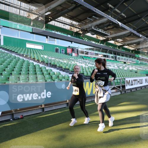 06.10.2024 - 19. swb-Marathon Bremen Yannick Fuchs http://msf.ph/oto/7371987 06.10.2024 10:42:57 Laufen im Stadion 7069, 7174, 7271, 7368, 7422, 7704, 7822, 7859, 8243, 8262, 8280, 8281, 8284, 8484, 8487, 8851, 8963, 9998 meine-sportfotos.de