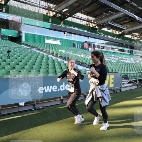 06.10.2024 - 19. swb-Marathon Bremen Yannick Fuchs http://msf.ph/oto/7372003 06.10.2024 10:42:58 Laufen im Stadion 7069, 7174, 7271, 7368, 7422, 7704, 7822, 7835, 7859, 8243, 8262, 8280, 8281, 8284, 8484, 8487, 8851, 8963, 9998 meine-sportfotos.de