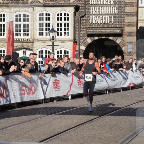 06.10.2024 - 19. swb-Marathon Bremen Luisa Fischer http://msf.ph/oto/7372008 06.10.2024 10:35:05 Ziel 8791 meine-sportfotos.de