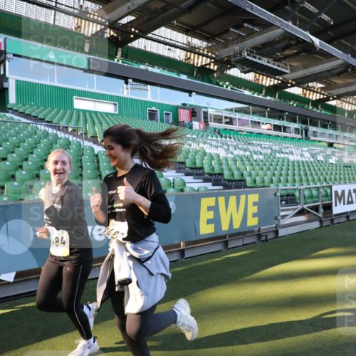 06.10.2024 - 19. swb-Marathon Bremen Yannick Fuchs http://msf.ph/oto/7372076 06.10.2024 10:42:58 Laufen im Stadion 7069, 7174, 7271, 7368, 7422, 7704, 7822, 7835, 7859, 8243, 8262, 8280, 8281, 8284, 8484, 8487, 8851, 8963, 9998 meine-sportfotos.de