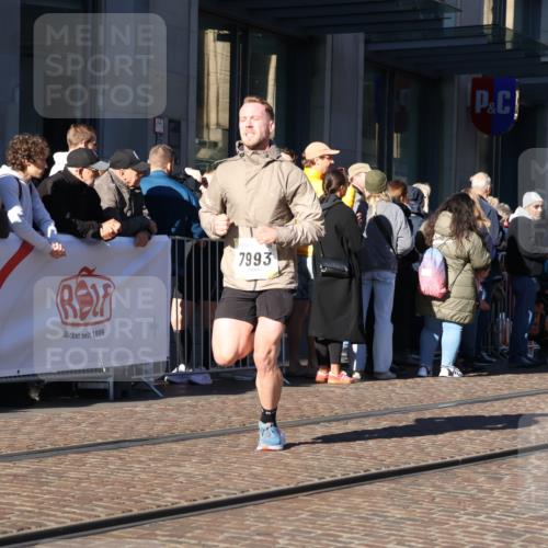 06.10.2024 - 19. swb-Marathon Bremen Strokosch-Dieckow http://msf.ph/oto/7372081 06.10.2024 10:39:03 Laufen 7105, 7157, 7993, 8275, 8466, 8511, 9033, 9056 meine-sportfotos.de