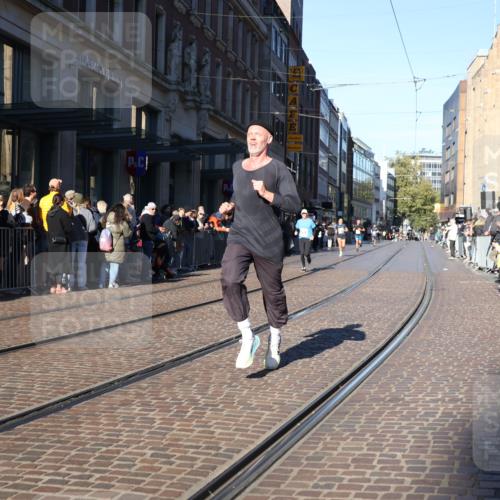 06.10.2024 - 19. swb-Marathon Bremen Strokosch-Dieckow http://msf.ph/oto/7372095 06.10.2024 10:39:05 Laufen 7105, 7157, 7993, 8275, 8466, 8511, 9033, 9056 meine-sportfotos.de