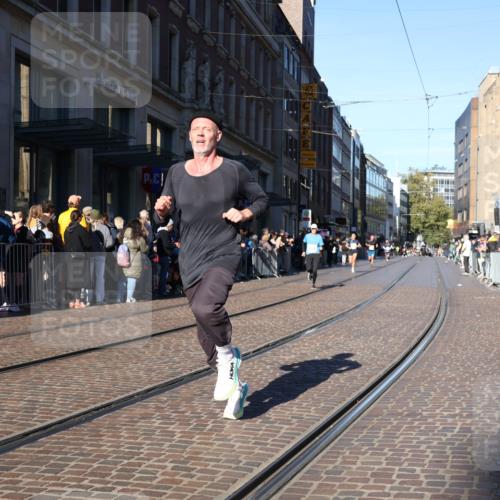 06.10.2024 - 19. swb-Marathon Bremen Strokosch-Dieckow http://msf.ph/oto/7372108 06.10.2024 10:39:06 Laufen 7105, 7157, 7993, 8275, 8466, 8511, 9033, 9056 meine-sportfotos.de