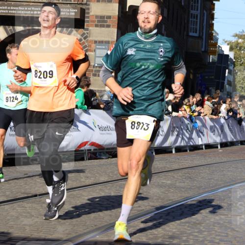 06.10.2024 - 19. swb-Marathon Bremen Strokosch-Dieckow http://msf.ph/oto/7372125 06.10.2024 10:42:31 Ziel 7128, 7536, 7584, 8209, 8226, 8311, 8654, 8749, 8813, 9124 meine-sportfotos.de