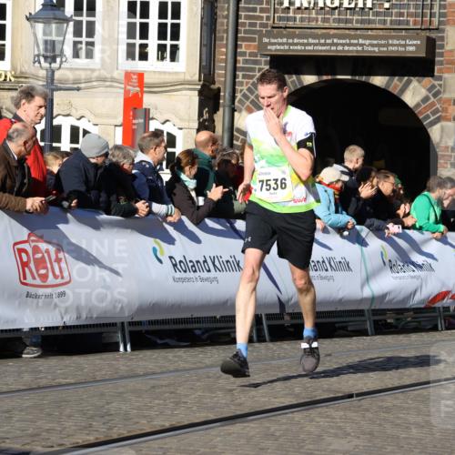 06.10.2024 - 19. swb-Marathon Bremen Strokosch-Dieckow http://msf.ph/oto/7372216 06.10.2024 10:42:38 Ziel 7128, 7259, 7536, 7584, 7906, 8311, 8481, 8749 meine-sportfotos.de