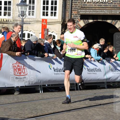 06.10.2024 - 19. swb-Marathon Bremen Strokosch-Dieckow http://msf.ph/oto/7372264 06.10.2024 10:42:38 Ziel 7128, 7259, 7536, 7584, 7906, 8311, 8481, 8749 meine-sportfotos.de