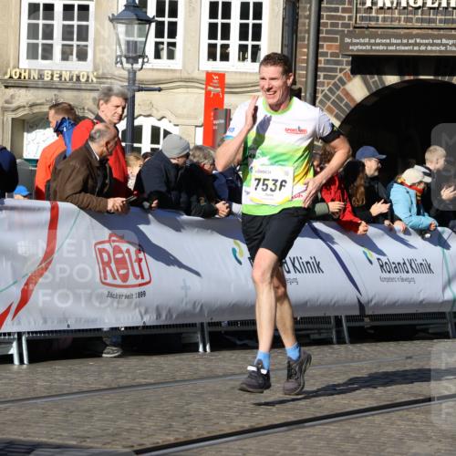 06.10.2024 - 19. swb-Marathon Bremen Strokosch-Dieckow http://msf.ph/oto/7372320 06.10.2024 10:42:38 Ziel 7128, 7259, 7536, 7584, 7906, 8311, 8481, 8749 meine-sportfotos.de
