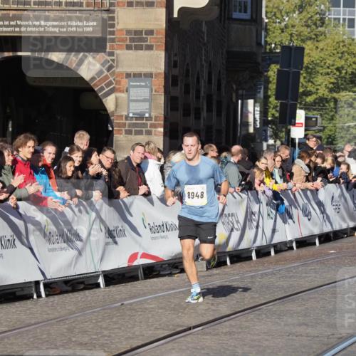 06.10.2024 - 19. swb-Marathon Bremen Luisa Fischer http://msf.ph/oto/7372338 06.10.2024 10:36:03 Ziel 8948 meine-sportfotos.de