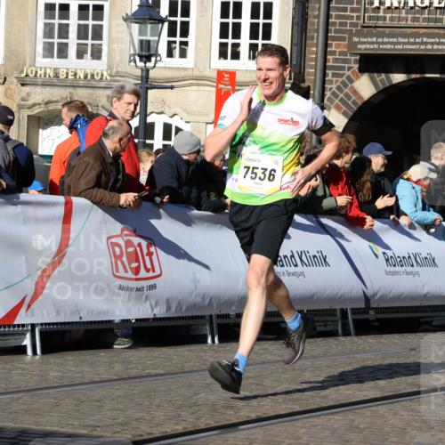 06.10.2024 - 19. swb-Marathon Bremen Strokosch-Dieckow http://msf.ph/oto/7372347 06.10.2024 10:42:38 Ziel 7128, 7259, 7536, 7584, 7906, 8311, 8481, 8749 meine-sportfotos.de