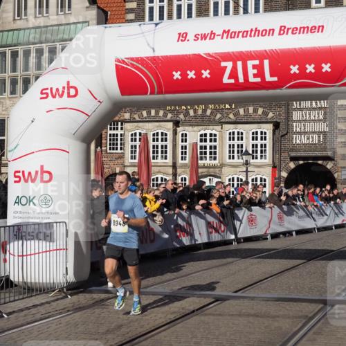06.10.2024 - 19. swb-Marathon Bremen Luisa Fischer http://msf.ph/oto/7372381 06.10.2024 10:36:07 Ziel 8788, 8948 meine-sportfotos.de