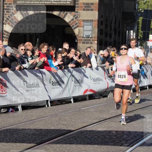 06.10.2024 - 19. swb-Marathon Bremen Luisa Fischer http://msf.ph/oto/7372503 06.10.2024 10:36:28 Ziel 8657, 8825 meine-sportfotos.de