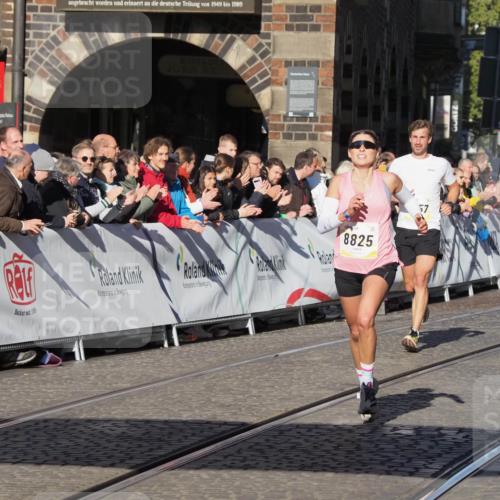 06.10.2024 - 19. swb-Marathon Bremen Luisa Fischer http://msf.ph/oto/7372530 06.10.2024 10:36:28 Ziel 8657, 8825 meine-sportfotos.de