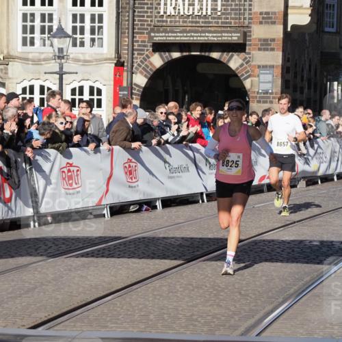 06.10.2024 - 19. swb-Marathon Bremen Luisa Fischer http://msf.ph/oto/7372552 06.10.2024 10:36:29 Ziel 8657, 8825 meine-sportfotos.de