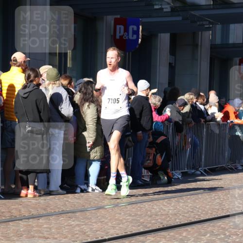 06.10.2024 - 19. swb-Marathon Bremen Strokosch-Dieckow http://msf.ph/oto/7372569 06.10.2024 10:39:25 Laufen 7105, 8341, 8511, 8627, 9036, 9056, 9087 meine-sportfotos.de