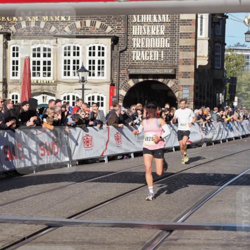 06.10.2024 - 19. swb-Marathon Bremen Luisa Fischer http://msf.ph/oto/7372571 06.10.2024 10:36:29 Ziel 8657, 8825 meine-sportfotos.de