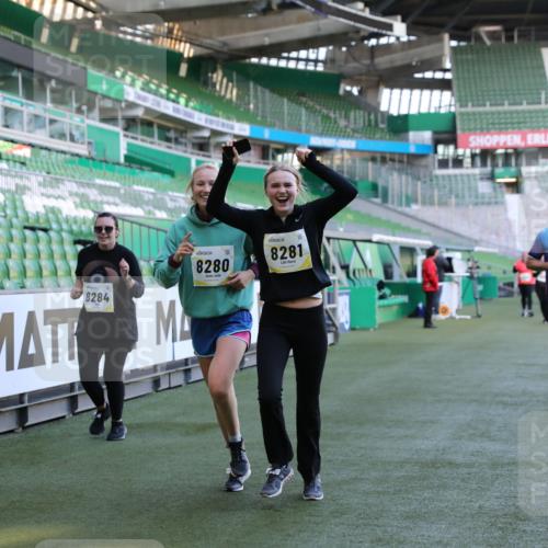 06.10.2024 - 19. swb-Marathon Bremen Yannick Fuchs http://msf.ph/oto/7372595 06.10.2024 10:43:06 Laufen im Stadion 7069, 7174, 7271, 7368, 7704, 7733, 7822, 7835, 7859, 7959, 7961, 8243, 8262, 8280, 8281, 8284, 8484, 8487, 8851, 8878, 8963 meine-sportfotos.de