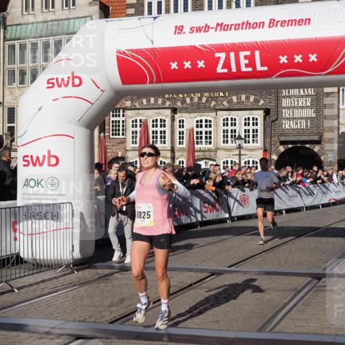 06.10.2024 - 19. swb-Marathon Bremen Luisa Fischer http://msf.ph/oto/7372643 06.10.2024 10:36:31 Ziel 8657, 8825 meine-sportfotos.de