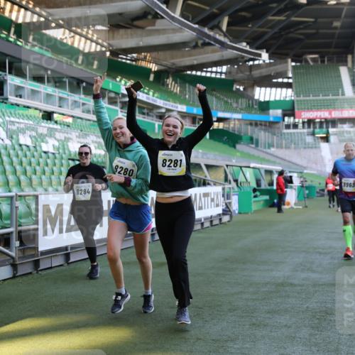 06.10.2024 - 19. swb-Marathon Bremen Yannick Fuchs http://msf.ph/oto/7372656 06.10.2024 10:43:06 Laufen im Stadion 7069, 7174, 7271, 7368, 7704, 7733, 7822, 7835, 7859, 7959, 7961, 8243, 8262, 8280, 8281, 8284, 8484, 8487, 8851, 8878, 8963 meine-sportfotos.de