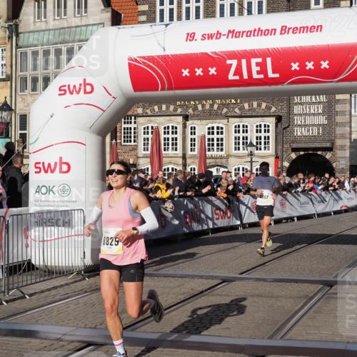 06.10.2024 - 19. swb-Marathon Bremen Luisa Fischer http://msf.ph/oto/7372666 06.10.2024 10:36:31 Ziel 8657, 8825 meine-sportfotos.de