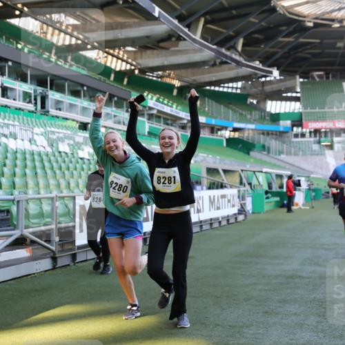 06.10.2024 - 19. swb-Marathon Bremen Yannick Fuchs http://msf.ph/oto/7372685 06.10.2024 10:43:07 Laufen im Stadion 7069, 7174, 7271, 7368, 7704, 7733, 7822, 7824, 7835, 7859, 7959, 7961, 8243, 8262, 8280, 8281, 8284, 8484, 8487, 8851, 8878, 8963 meine-sportfotos.de