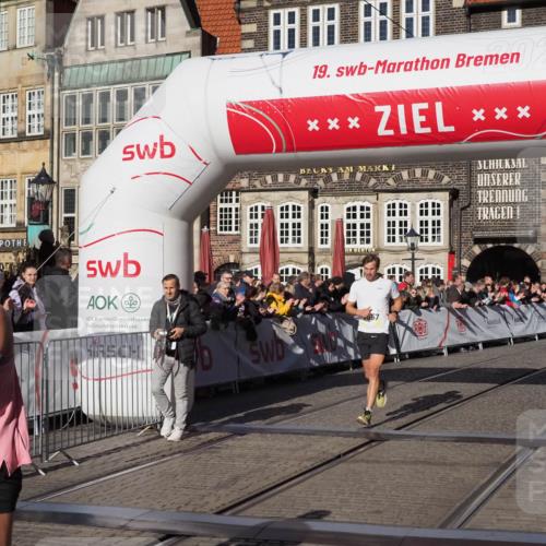06.10.2024 - 19. swb-Marathon Bremen Luisa Fischer http://msf.ph/oto/7372697 06.10.2024 10:36:32 Ziel 8657, 8825 meine-sportfotos.de