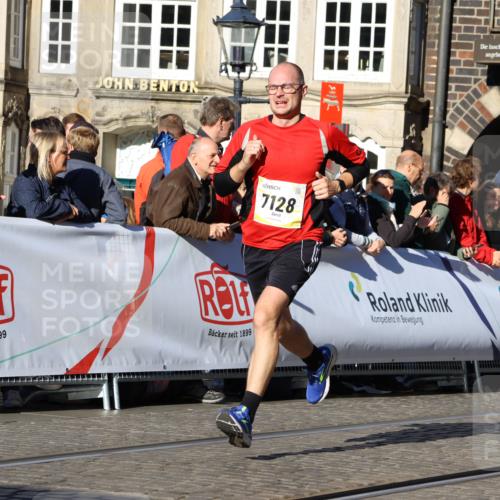 06.10.2024 - 19. swb-Marathon Bremen Strokosch-Dieckow http://msf.ph/oto/7372717 06.10.2024 10:42:48 Ziel 7128, 7197, 7259, 7906, 8311, 8313, 8481 meine-sportfotos.de