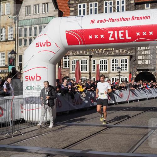 06.10.2024 - 19. swb-Marathon Bremen Luisa Fischer http://msf.ph/oto/7372718 06.10.2024 10:36:32 Ziel 8657, 8825 meine-sportfotos.de