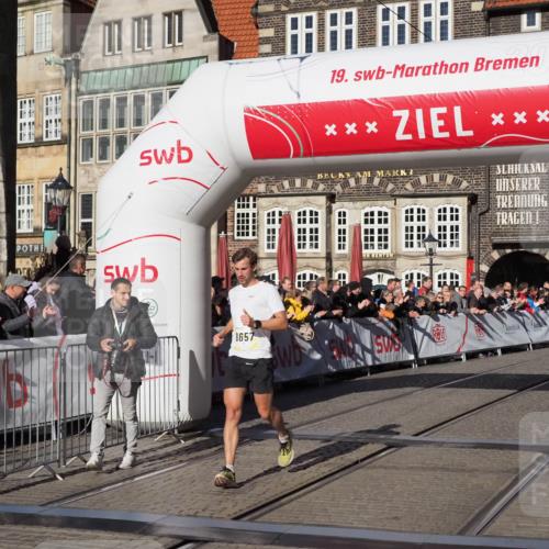 06.10.2024 - 19. swb-Marathon Bremen Luisa Fischer http://msf.ph/oto/7372780 06.10.2024 10:36:33 Ziel 8657, 8825 meine-sportfotos.de