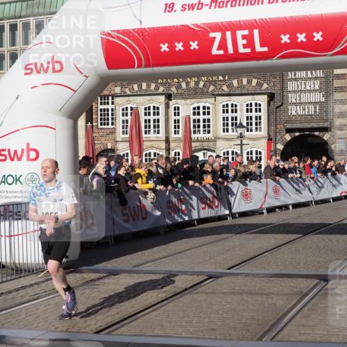 06.10.2024 - 19. swb-Marathon Bremen Luisa Fischer http://msf.ph/oto/7372829 06.10.2024 10:36:48 Ziel 8955 meine-sportfotos.de