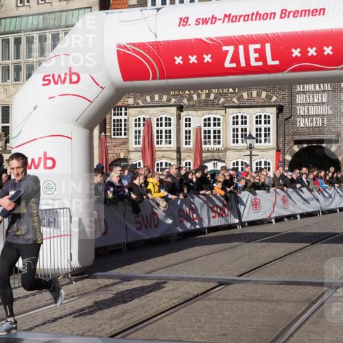 06.10.2024 - 19. swb-Marathon Bremen Luisa Fischer http://msf.ph/oto/7372844 06.10.2024 10:36:58 Ziel 7719 meine-sportfotos.de