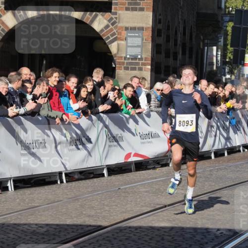 06.10.2024 - 19. swb-Marathon Bremen Luisa Fischer http://msf.ph/oto/7372859 06.10.2024 10:37:17 Ziel 7230, 8093 meine-sportfotos.de